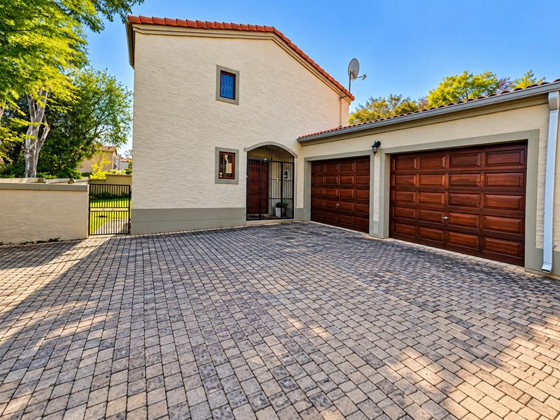 3 Bedroom Property for Sale in Faerie Glen Gauteng