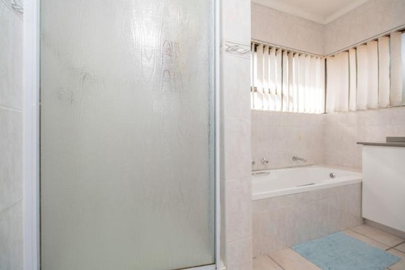 To Let 3 Bedroom Property for Rent in Sunninghill Gauteng