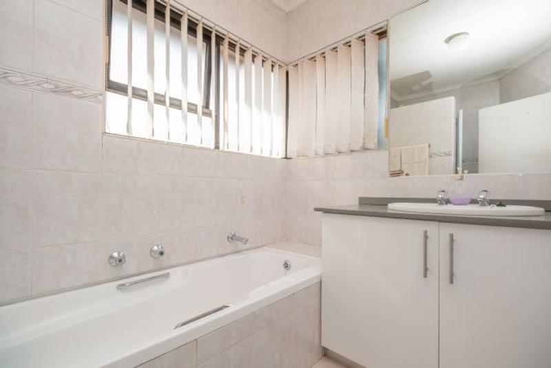 To Let 3 Bedroom Property for Rent in Sunninghill Gauteng