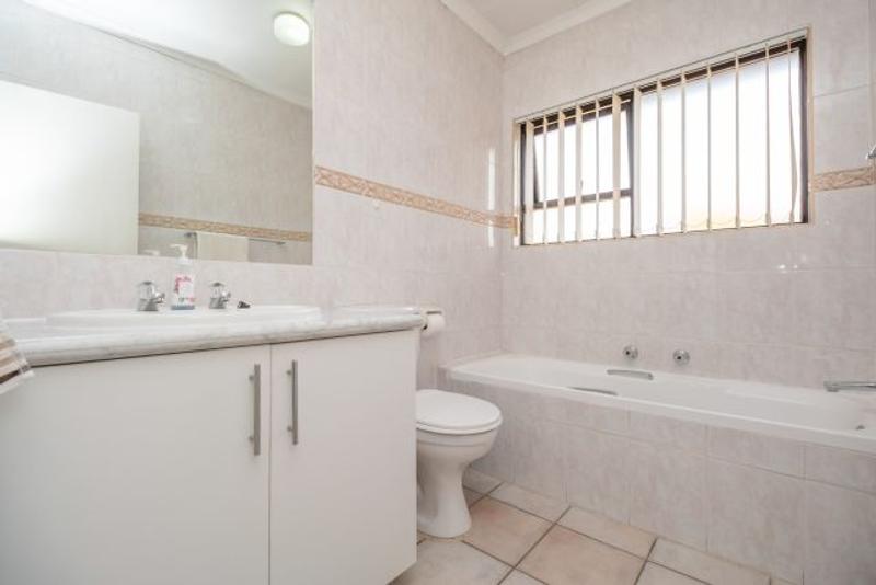 To Let 3 Bedroom Property for Rent in Sunninghill Gauteng
