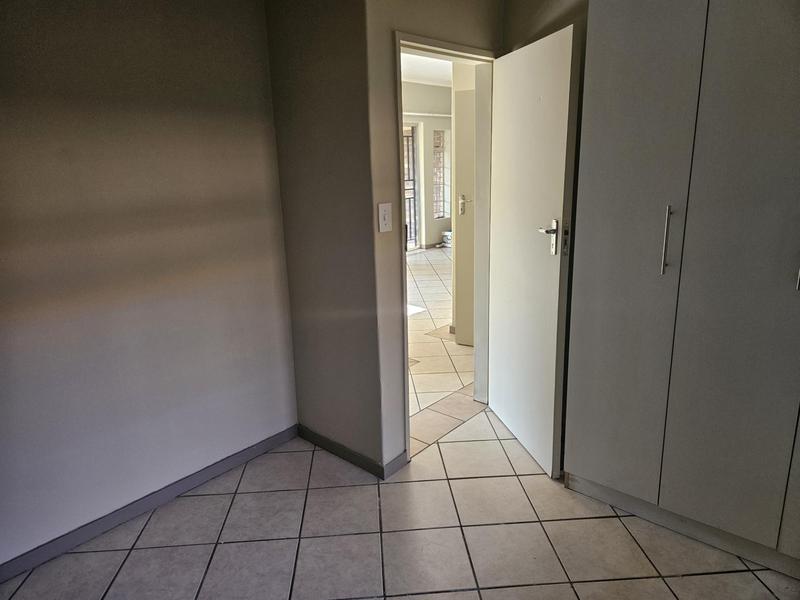 To Let 2 Bedroom Property for Rent in Monavoni Gauteng