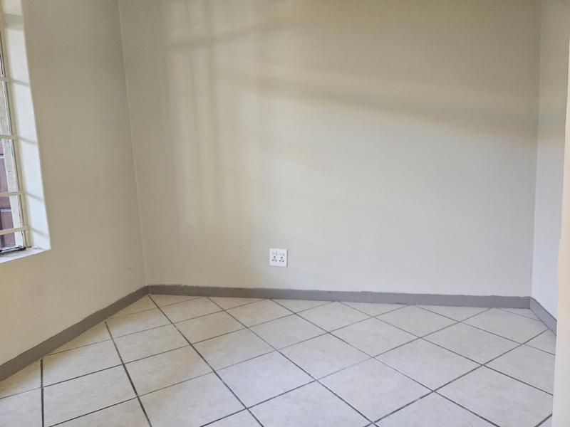 To Let 2 Bedroom Property for Rent in Monavoni Gauteng