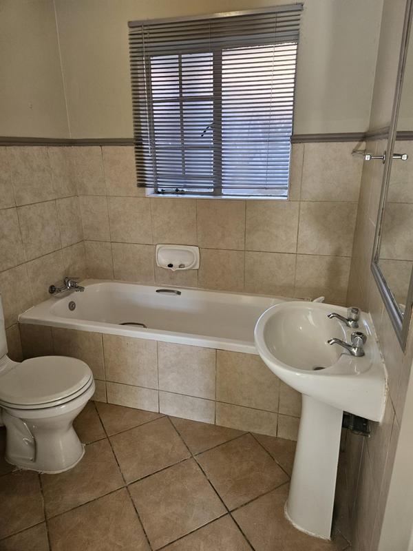To Let 2 Bedroom Property for Rent in Monavoni Gauteng