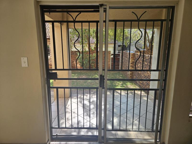 To Let 2 Bedroom Property for Rent in Monavoni Gauteng