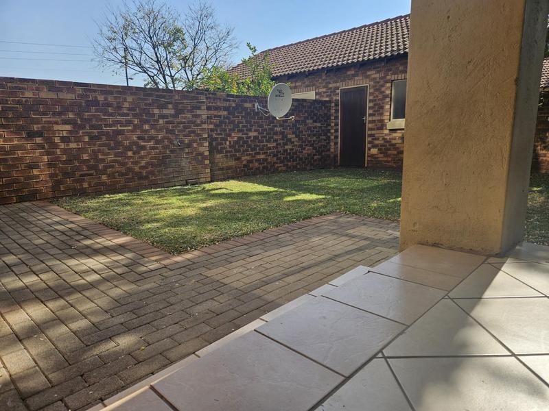 To Let 2 Bedroom Property for Rent in Monavoni Gauteng