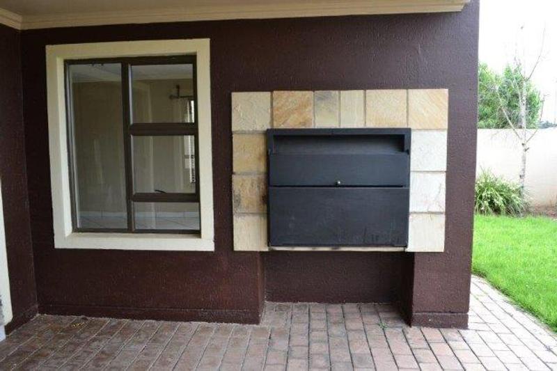 3 Bedroom Property for Sale in Sonneveld Gauteng