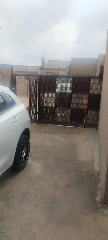 7 Bedroom Property for Sale in Tembisa Gauteng