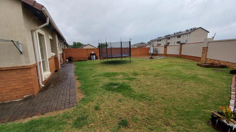 To Let 3 Bedroom Property for Rent in Monavoni Gauteng