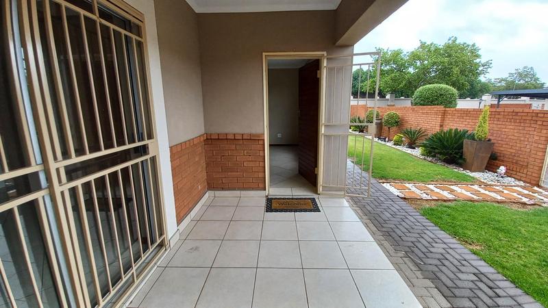 To Let 3 Bedroom Property for Rent in Monavoni Gauteng