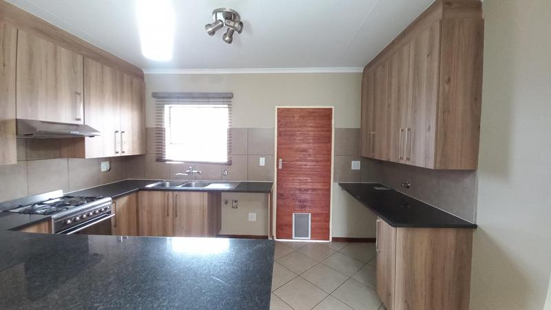 To Let 3 Bedroom Property for Rent in Monavoni Gauteng
