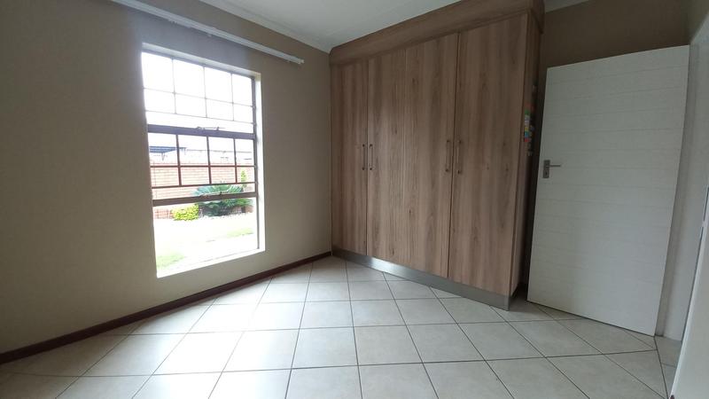 To Let 3 Bedroom Property for Rent in Monavoni Gauteng