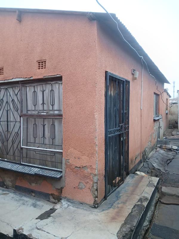 7 Bedroom Property for Sale in Phomolong Gauteng