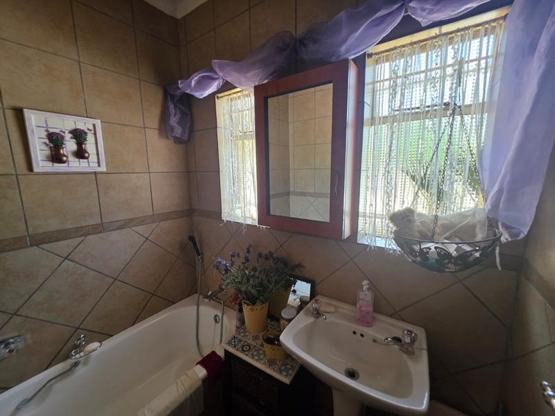 3 Bedroom Property for Sale in Helikonpark Gauteng