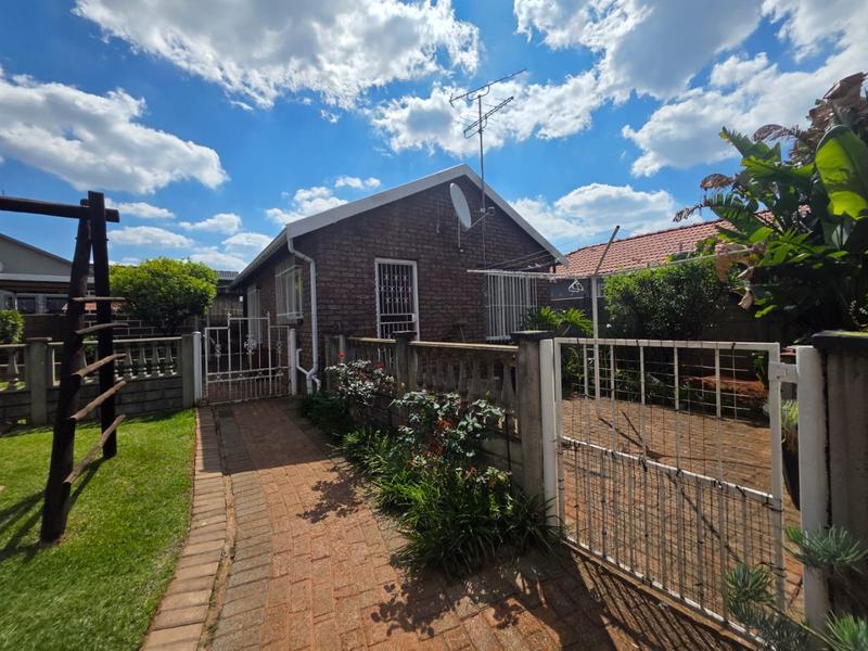 3 Bedroom Property for Sale in Helikonpark Gauteng
