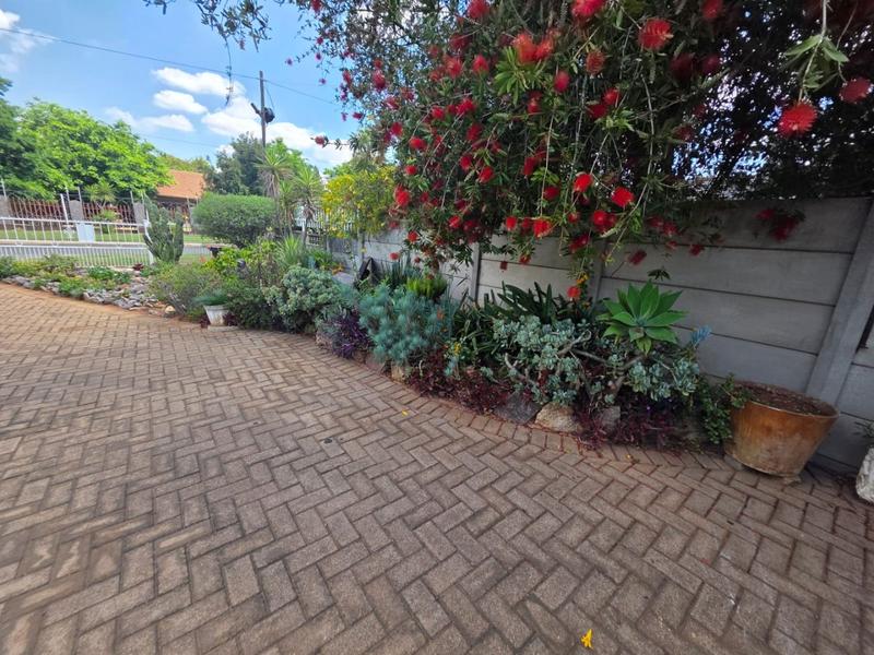3 Bedroom Property for Sale in Helikonpark Gauteng