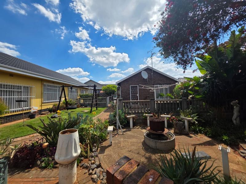3 Bedroom Property for Sale in Helikonpark Gauteng