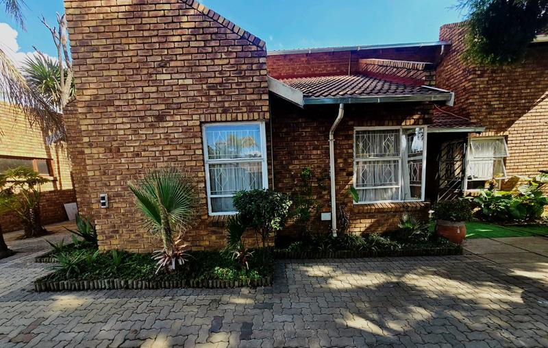 To Let 4 Bedroom Property for Rent in Glen Marais Gauteng