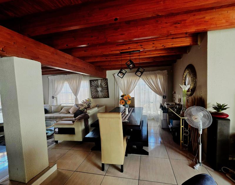 To Let 4 Bedroom Property for Rent in Glen Marais Gauteng