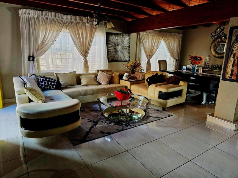 To Let 4 Bedroom Property for Rent in Glen Marais Gauteng