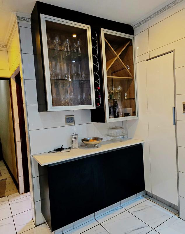 To Let 4 Bedroom Property for Rent in Glen Marais Gauteng