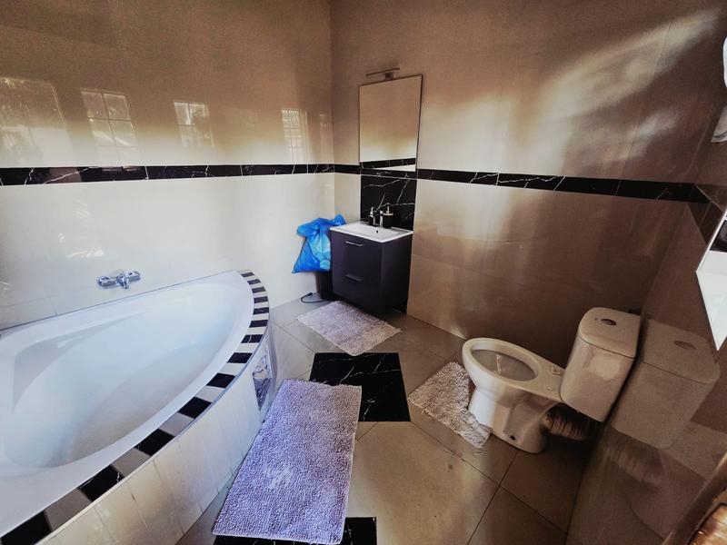 To Let 4 Bedroom Property for Rent in Glen Marais Gauteng