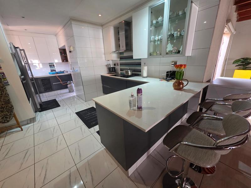 To Let 4 Bedroom Property for Rent in Glen Marais Gauteng