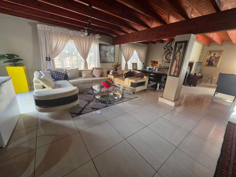 To Let 4 Bedroom Property for Rent in Glen Marais Gauteng