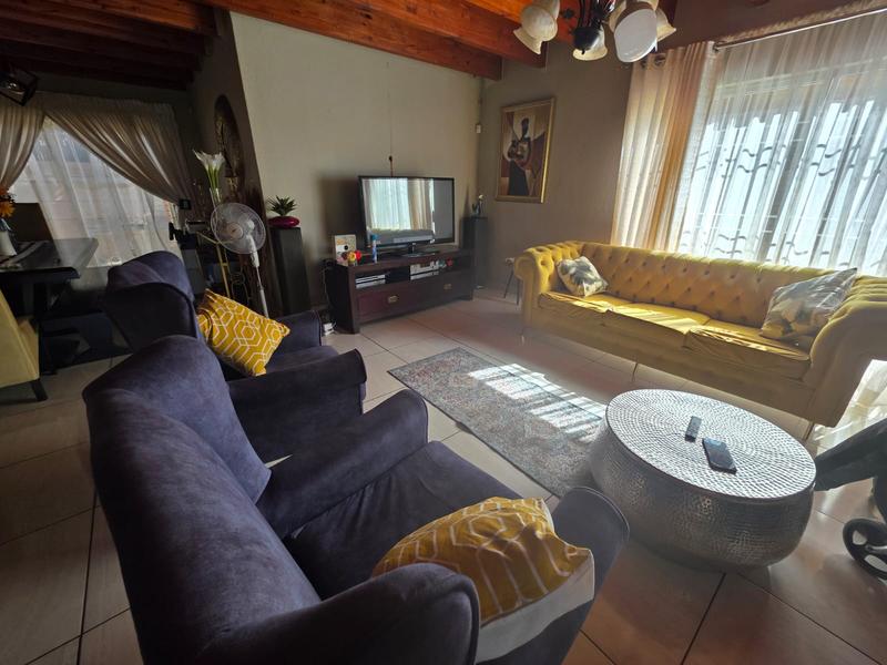 To Let 4 Bedroom Property for Rent in Glen Marais Gauteng