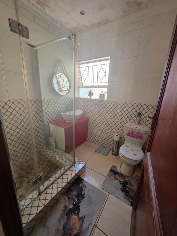 To Let 4 Bedroom Property for Rent in Glen Marais Gauteng