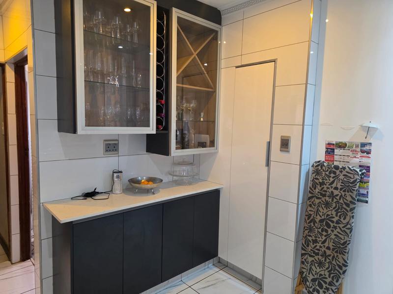 To Let 4 Bedroom Property for Rent in Glen Marais Gauteng