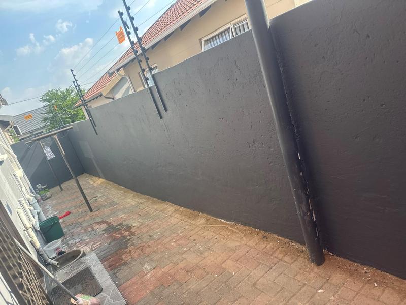To Let 2 Bedroom Property for Rent in Fleurhof Gauteng