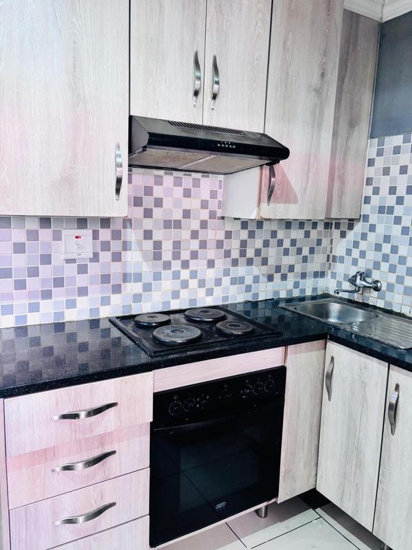 To Let 2 Bedroom Property for Rent in Fleurhof Gauteng