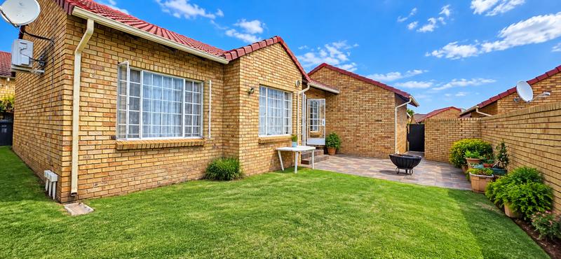2 Bedroom Property for Sale in The Reeds Gauteng