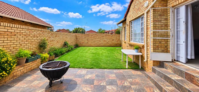 2 Bedroom Property for Sale in The Reeds Gauteng