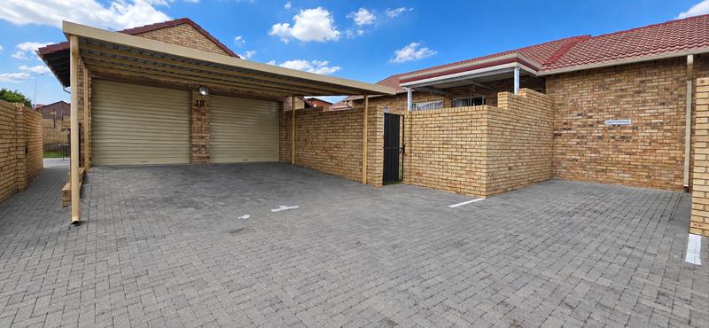 2 Bedroom Property for Sale in The Reeds Gauteng