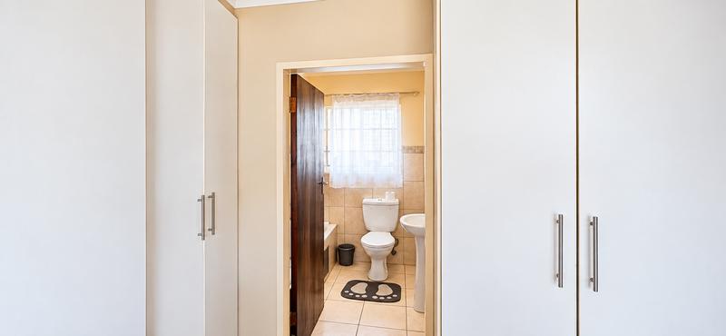 2 Bedroom Property for Sale in The Reeds Gauteng