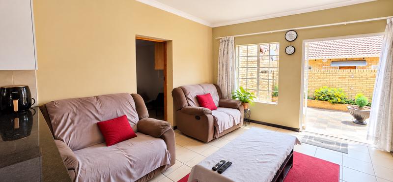 2 Bedroom Property for Sale in The Reeds Gauteng