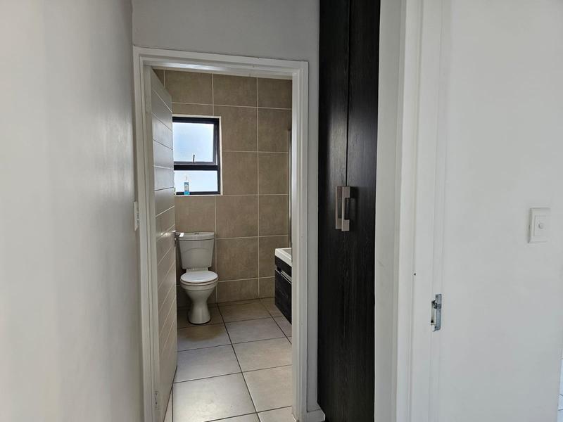 To Let 1 Bedroom Property for Rent in Olivedale Gauteng
