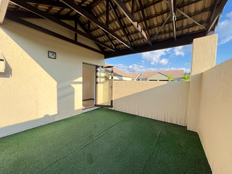 To Let 2 Bedroom Property for Rent in Bryanston Gauteng