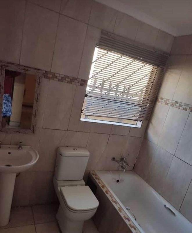 2 Bedroom Property for Sale in Fleurhof Gauteng