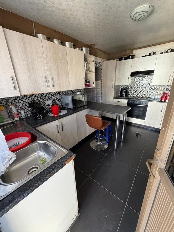 2 Bedroom Property for Sale in Meadowlands Gauteng