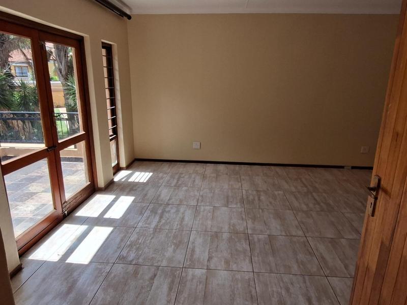 To Let 4 Bedroom Property for Rent in Faerie Glen Gauteng