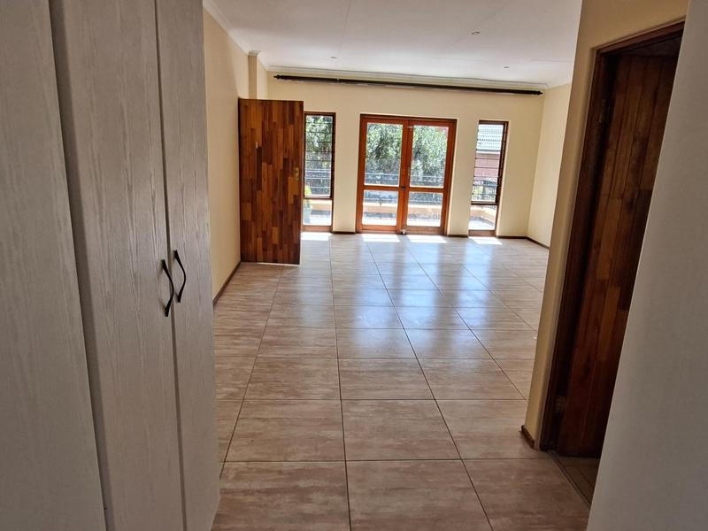 To Let 4 Bedroom Property for Rent in Faerie Glen Gauteng