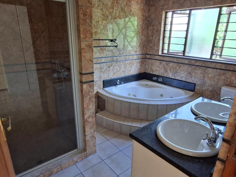 To Let 4 Bedroom Property for Rent in Faerie Glen Gauteng
