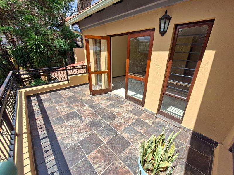 To Let 4 Bedroom Property for Rent in Faerie Glen Gauteng