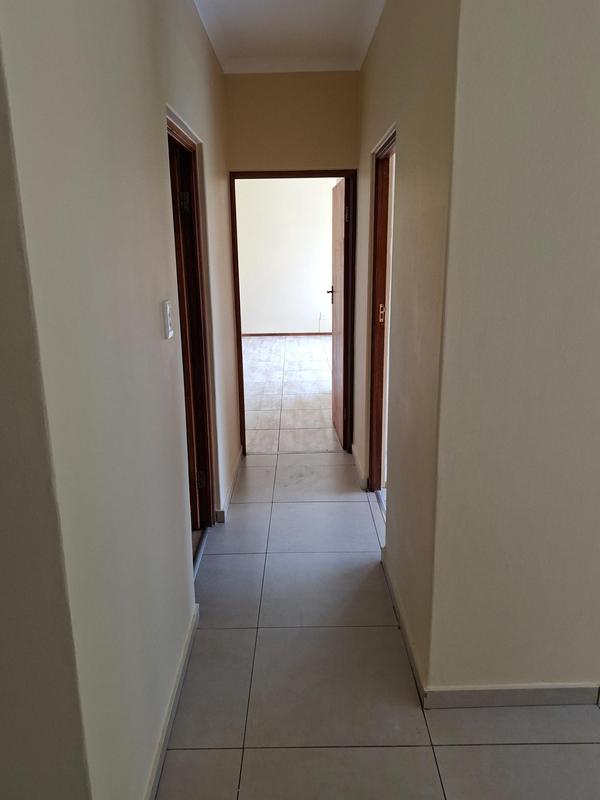 To Let 4 Bedroom Property for Rent in Faerie Glen Gauteng