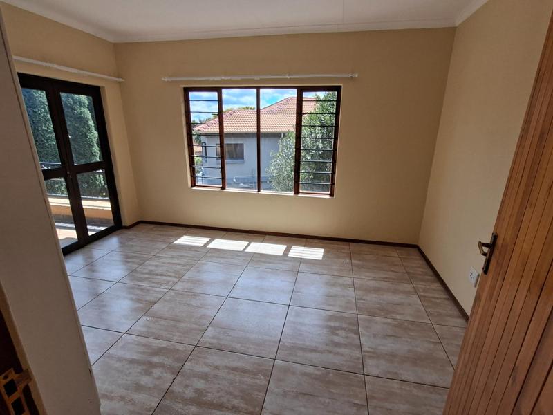 To Let 4 Bedroom Property for Rent in Faerie Glen Gauteng
