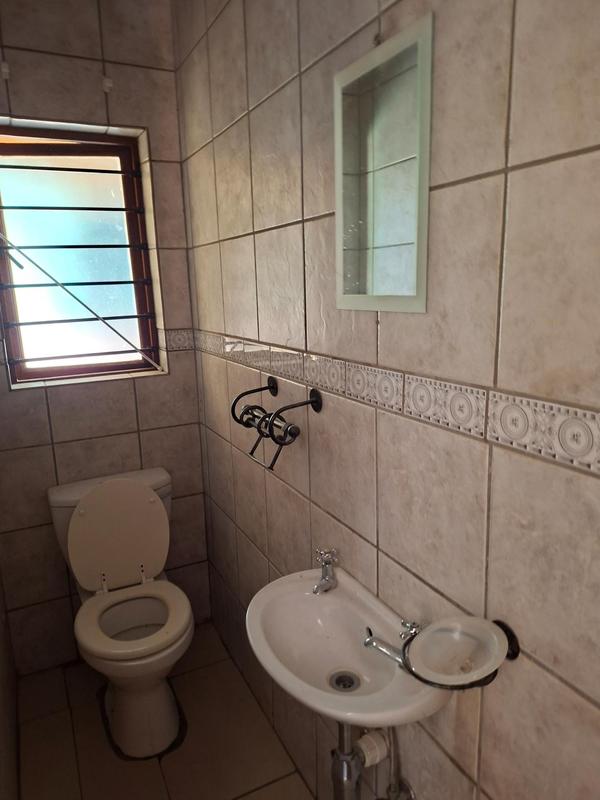 To Let 4 Bedroom Property for Rent in Faerie Glen Gauteng