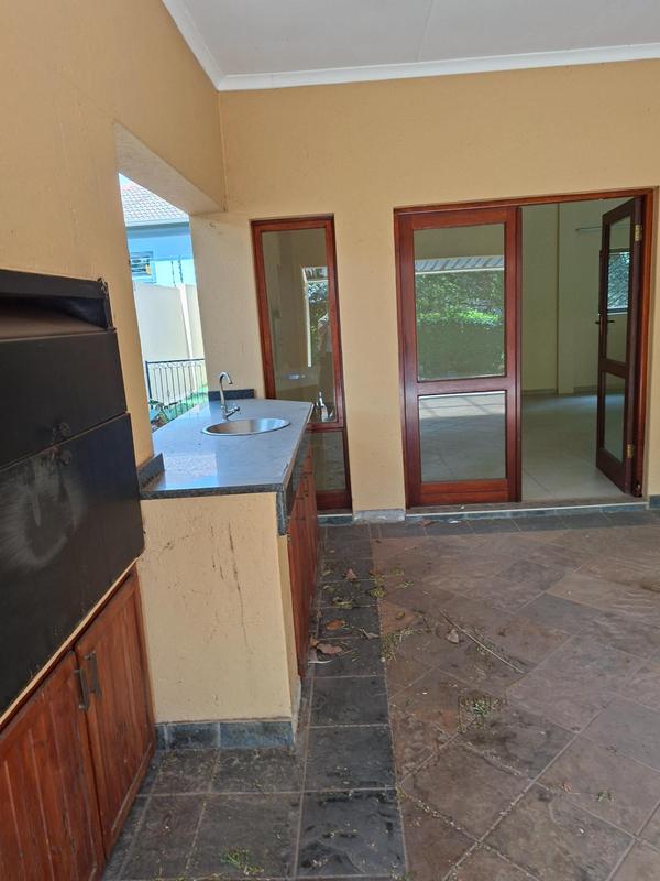 To Let 4 Bedroom Property for Rent in Faerie Glen Gauteng