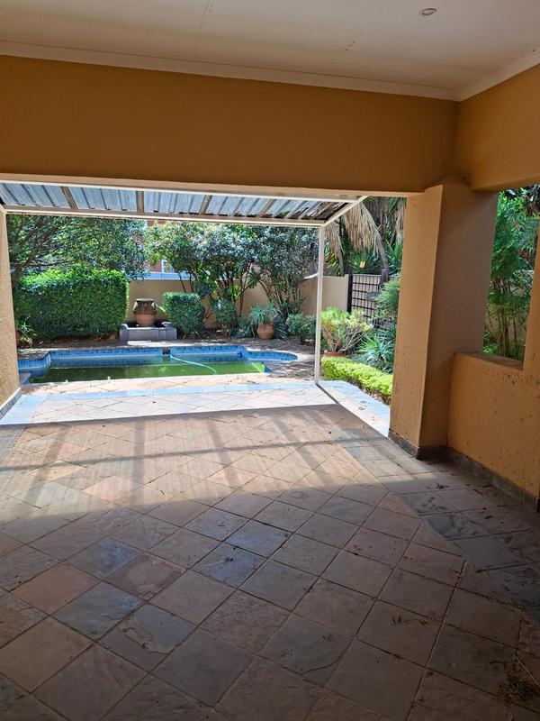 To Let 4 Bedroom Property for Rent in Faerie Glen Gauteng